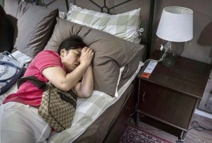 Китайцы спят в магазинах ИКЕА