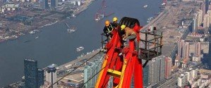 Вниз не смотреть: разбор строительного крана с Шанхайской башни