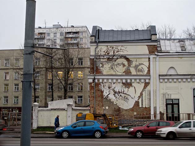 wall-carving-portraits-street-art-alexandre-farto-33
