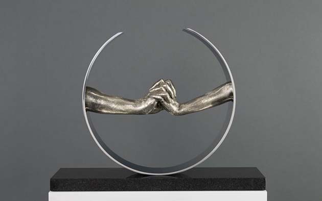 sculptures-by-lorenzo-quinn-artist-5